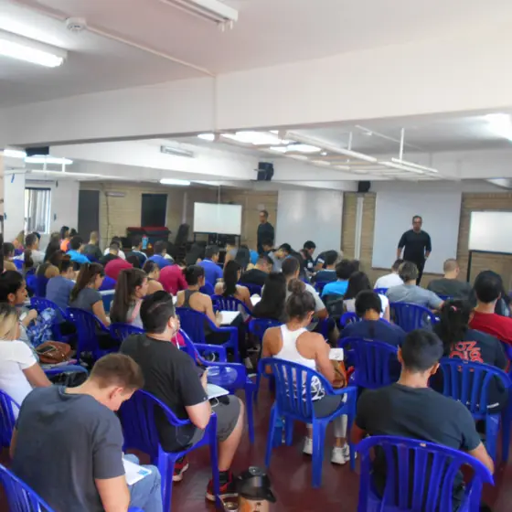 Clase magistral con auditorio lleno